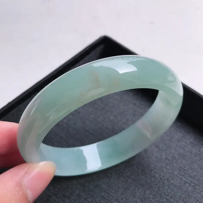 【正圈59,尺寸:59*14.2*7.2,缅甸天然翡翠好种冰润老坑手镯,质地细腻,种老,水润幼洁全胶感,飘绿,高档完美,颜色漂亮。100919】图6