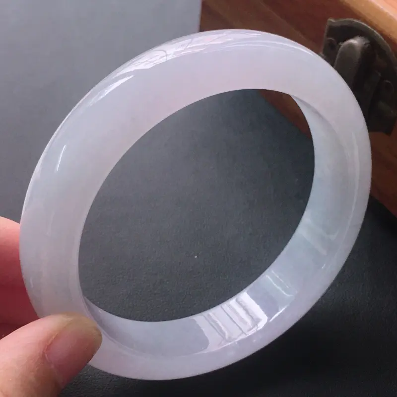 【缅甸翡翠58圈口紫罗兰正圈手镯,自然光实拍,颜色漂亮,玉质莹润,佩戴佳品,尺寸:58.4*13.8*9.4mm,重70.22克】图4