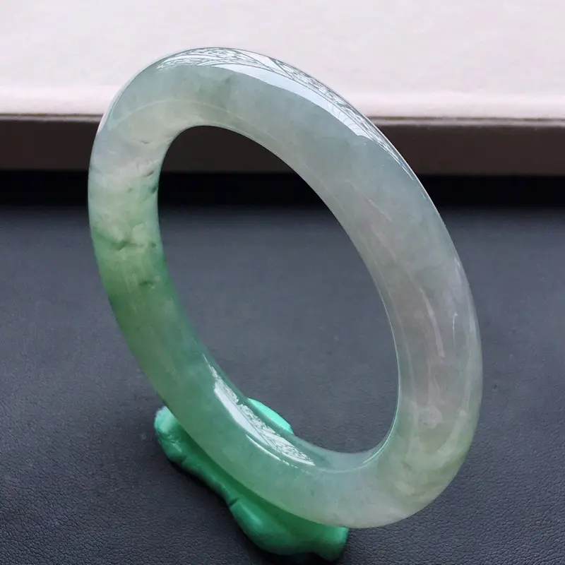 【糯种飘花圆条手镯,圈口:56.5mm 尺寸:11.8mm, 天然翡翠A货玉质细腻精雕细雕手镯, 颜色好 佩戴上手漂亮】图4