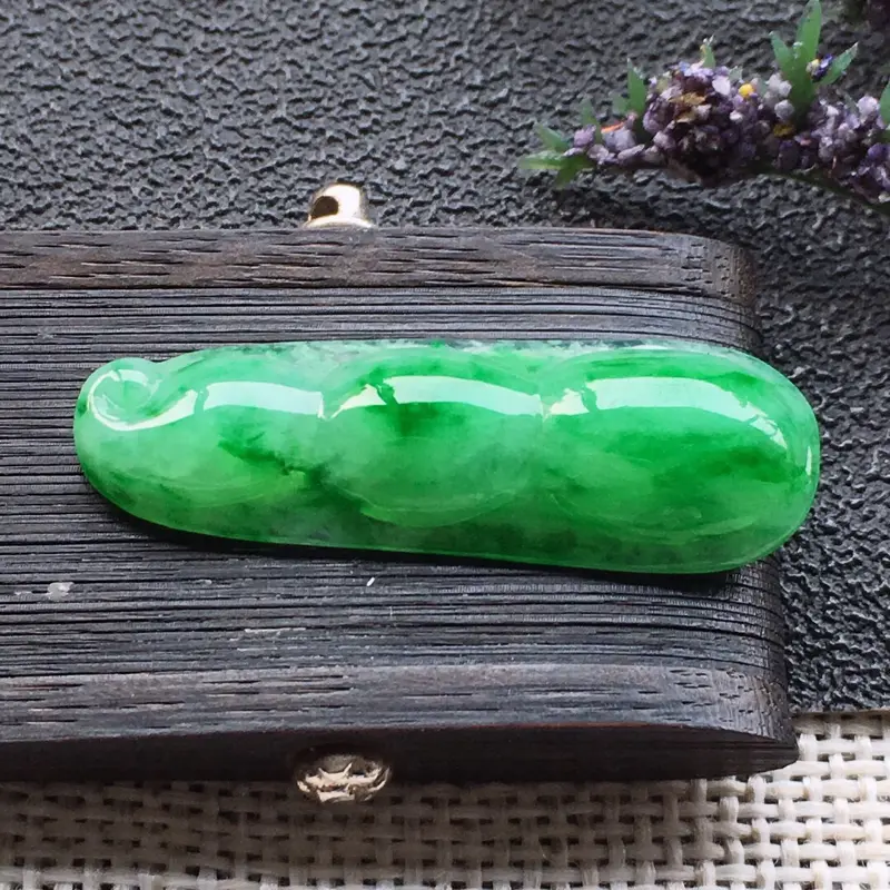 【精品翡翠四季平安戒面,雕工精美,玉质莹润,尺寸:玉:33*4.6MM,总质量:2.7g】图7