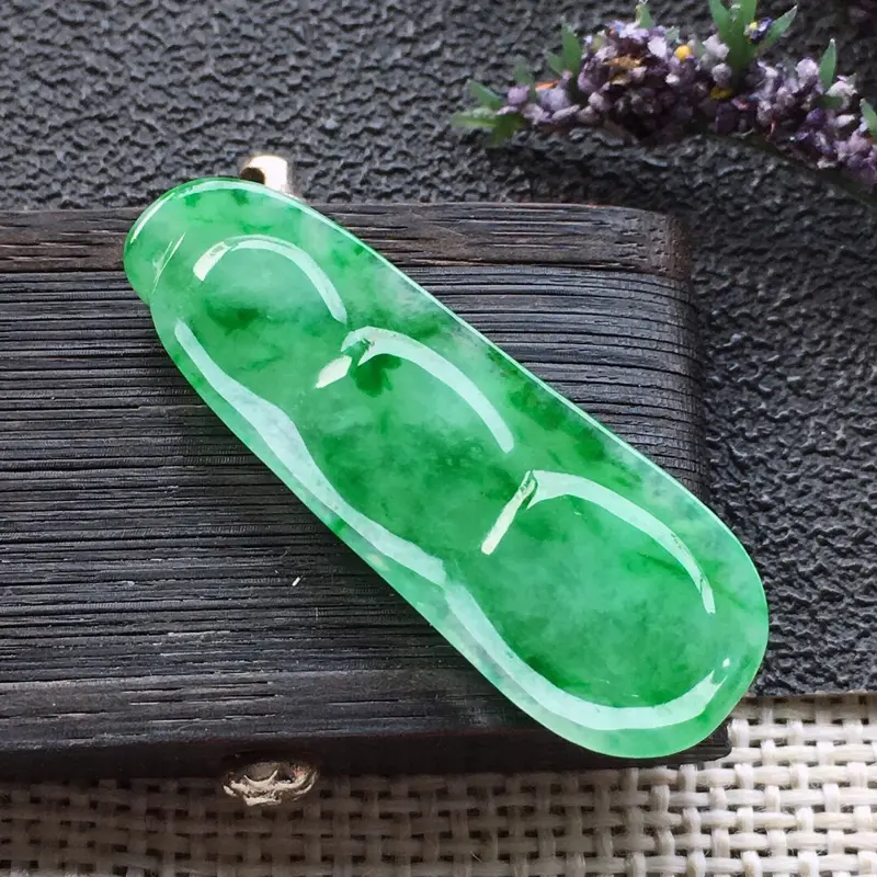 【精品翡翠四季平安戒面,雕工精美,玉质莹润,尺寸:玉:33*4.6MM,总质量:2.7g】图6