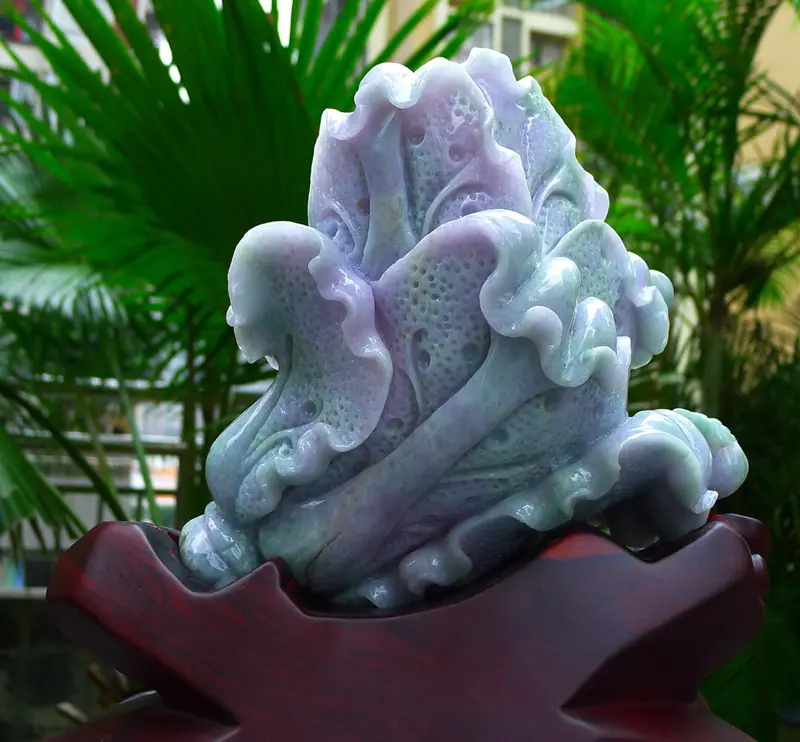 【大件春带彩 白菜摆件 缅甸天然翡翠a货 精美 春带彩 八方来财 财源广进 升官发财 白菜摆件 雕刻精美线条流畅种水好 搭配精美高档檀木底座 尺寸300.320.180裸石尺寸230.180.130裸石重量10.36斤 送礼佳品 赞大件饱满 水头足 工艺精湛】图7