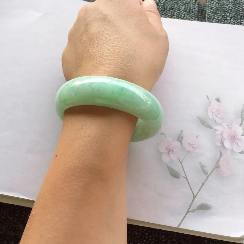 【正圈59.7【自然光实拍】轮胎版糯糯满圈果绿手镯,宽版大气上档次,色泽淡雅清新,春意盎然,送人的优质选择!】图7