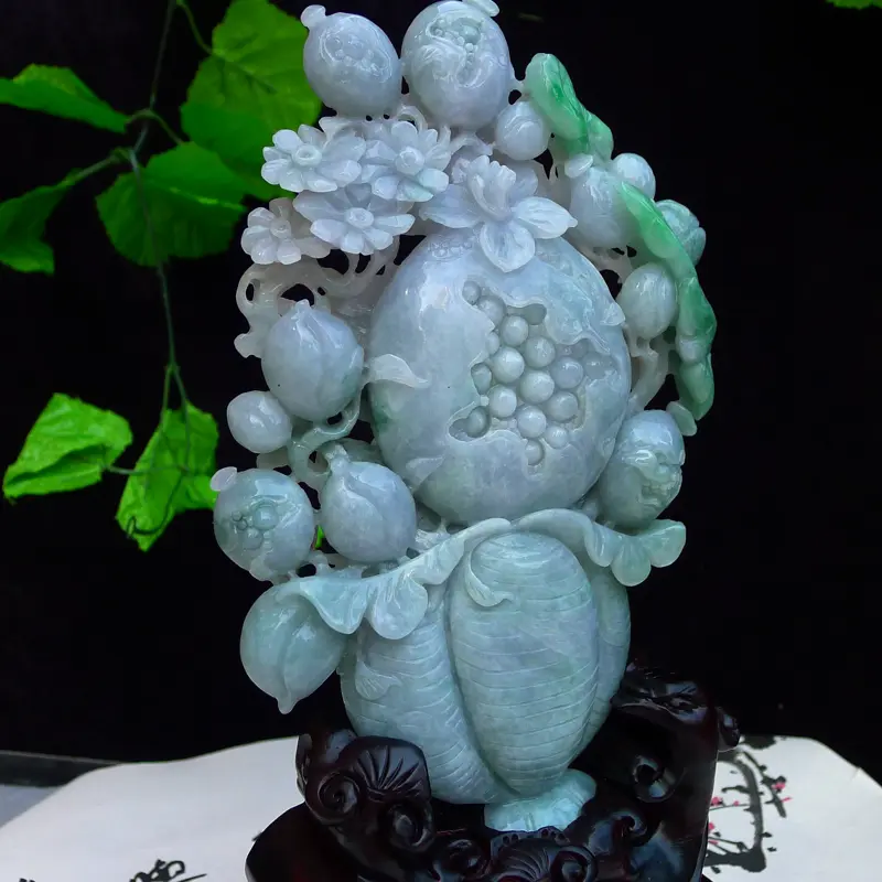 【(满篮富贵)翡翠飘绿老种水润福禄寿精品摆件 (石榴,寿桃,如意)裸石尺寸220*155*35mm 连底座尺寸330*180*90mm 玉石重1.39公斤】图7