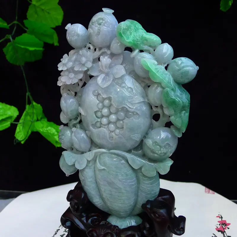 【(满篮富贵)翡翠飘绿老种水润福禄寿精品摆件 (石榴,寿桃,如意)裸石尺寸220*155*35mm 连底座尺寸330*180*90mm 玉石重1.39公斤】图6