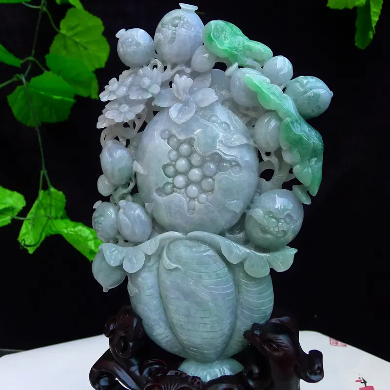 【(满篮富贵)翡翠飘绿老种水润福禄寿精品摆件 (石榴,寿桃,如意)裸石尺寸220*155*35mm 连底座尺寸330*180*90mm 玉石重1.39公斤】图1