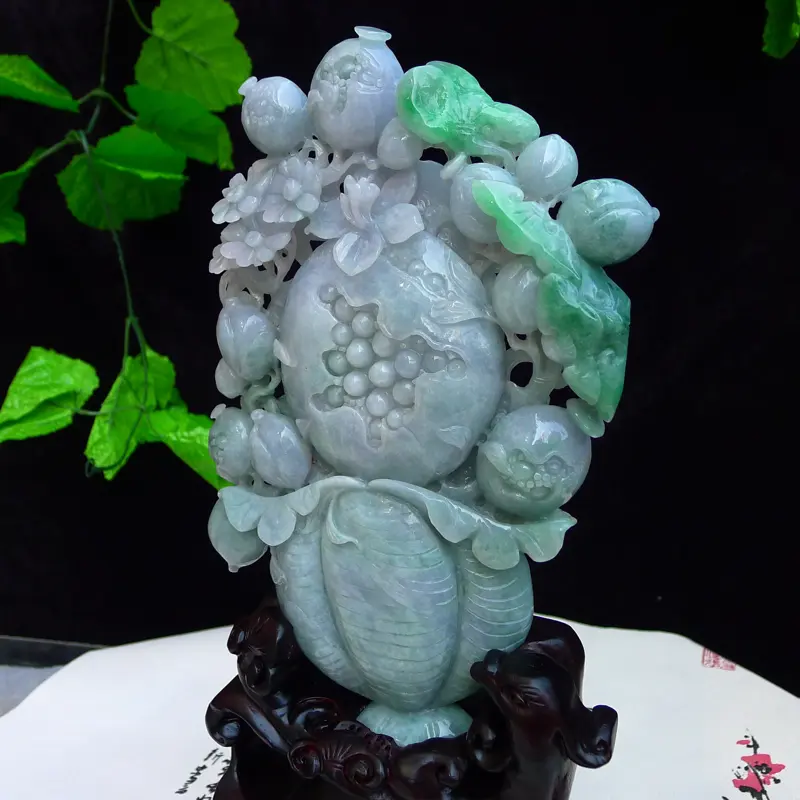 【(满篮富贵)翡翠飘绿老种水润福禄寿精品摆件 (石榴,寿桃,如意)裸石尺寸220*155*35mm 连底座尺寸330*180*90mm 玉石重1.39公斤】图2