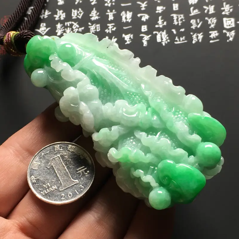 【糯种带色白菜手把件 尺寸87-39-26.8毫米 质地细腻 翠色艳丽 雕工精湛】图6