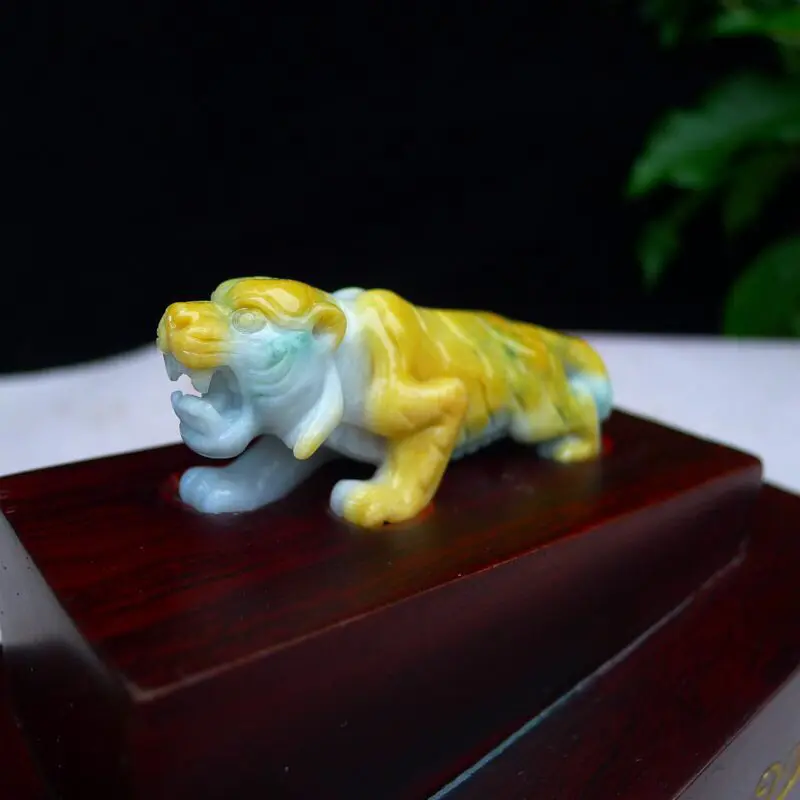 【(见性成佛)翡翠俏皮精雕黄加绿达摩大师 悟道精品摆件 达摩底下背面为原石皮。裸石尺寸195*85*21mm /30*73.8*20.3mm 玉石重0.49公斤】图5