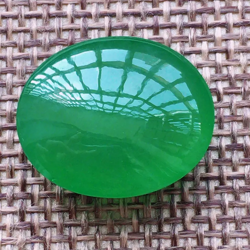 【缅甸a货翡翠,自然光实拍,满绿蛋面,玉质莹润,细腻,通透,个大饱满,品相佳,镶嵌效果倍增。】图5