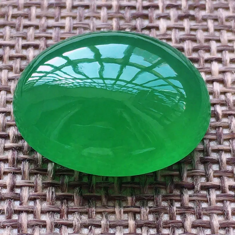 【缅甸a货翡翠,自然光实拍,满绿蛋面,玉质莹润,细腻,通透,个大饱满,品相佳,镶嵌效果倍增。】图1