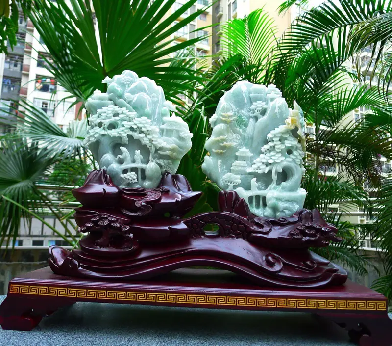 【山水摆件缅甸天然翡翠A货 精美 春带彩 山水摆件 高山流水 雕刻精美线条流畅种水好 层次分明丰富多彩 搭配精美高档檀木底座 尺寸440.370.150裸石尺寸200.160.50。220.150.70裸石重量8.36斤 送礼佳品】图6