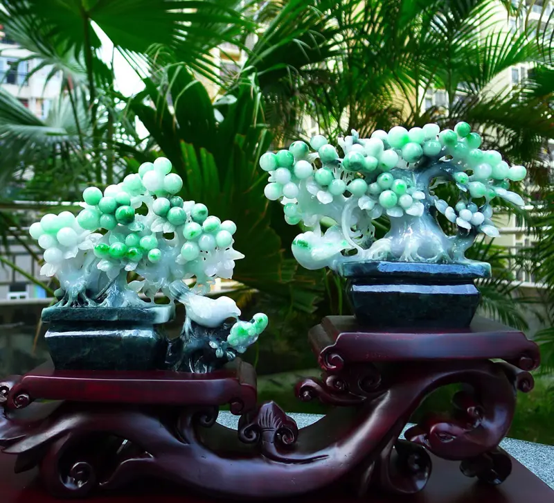 【缅甸天然翡翠A货 海棠果盆景摆件 精美水润冰糯种绿色盆景 寓意多子多福 万寿无疆、子孙满堂、硕果累累 和和美美 寓意吉祥如意 色彩鲜艳 雕刻精美线条流畅种水好 搭配精美高档檀木底座 送礼佳品 整体尺寸370、260、100裸石尺寸140、140、40/160、130、40裸石重量2.68斤】图3