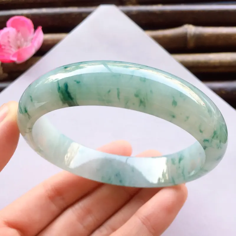 【细糯满圈飘蓝花手镯,底子细腻光滑,丝丝缕缕萦绕着蓝花,有韵味】图1