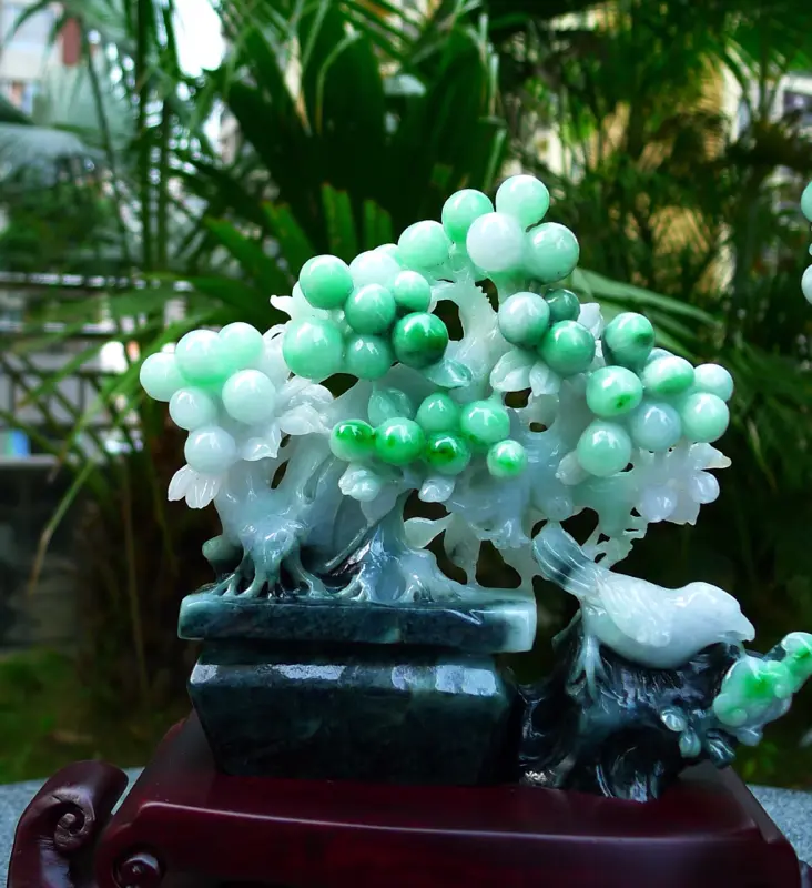 【缅甸天然翡翠A货 海棠果盆景摆件 精美水润冰糯种绿色盆景 寓意多子多福 万寿无疆、子孙满堂、硕果累累 和和美美 寓意吉祥如意 色彩鲜艳 雕刻精美线条流畅种水好 搭配精美高档檀木底座 送礼佳品 整体尺寸370、260、100裸石尺寸140、140、40/160、130、40裸石重量2.68斤】图8
