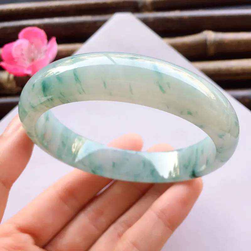 【细糯满圈飘蓝花手镯,底子细腻光滑,丝丝缕缕萦绕着蓝花,有韵味】图2
