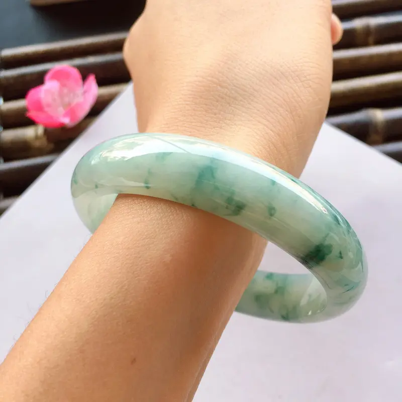 【细糯满圈飘蓝花手镯,底子细腻光滑,丝丝缕缕萦绕着蓝花,有韵味】图6