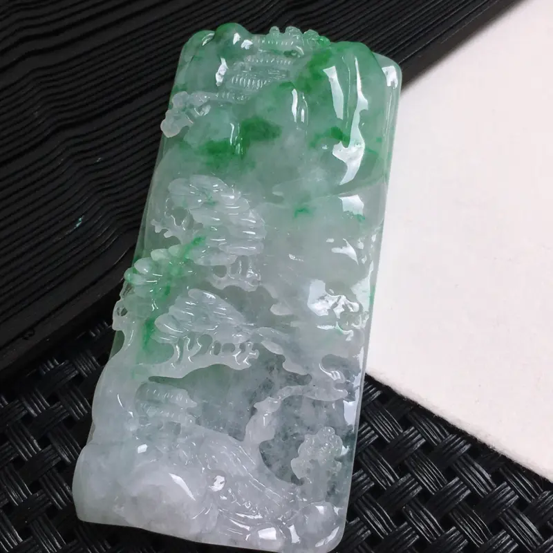 【天然A货-飘绿锦绣山河山水牌_种好,玉质细腻,水头饱满,工艺精美,水润精致,上身效果佳,尺寸70.1*34.2*9.2mm】图1