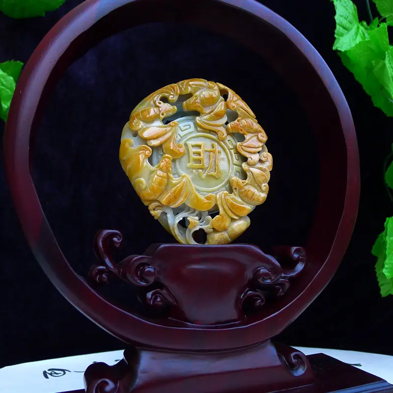 【天然翡翠黄翡双彩五福临门,财源广进精品小摆件。裸石尺寸110*100*25mm 精美檀木座300*235*70mm 玉石重0.39公斤 雕工精美,寓意吉祥。自摆,送礼佳物】图1