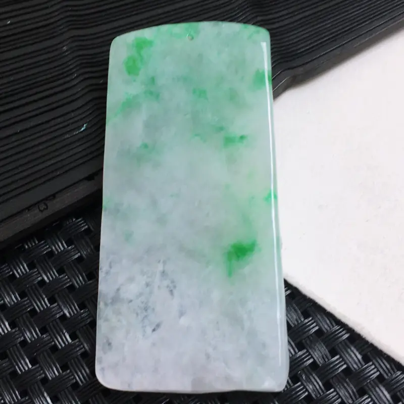 【天然A货-飘绿锦绣山河山水牌_种好,玉质细腻,水头饱满,工艺精美,水润精致,上身效果佳,尺寸70.1*34.2*9.2mm】图6