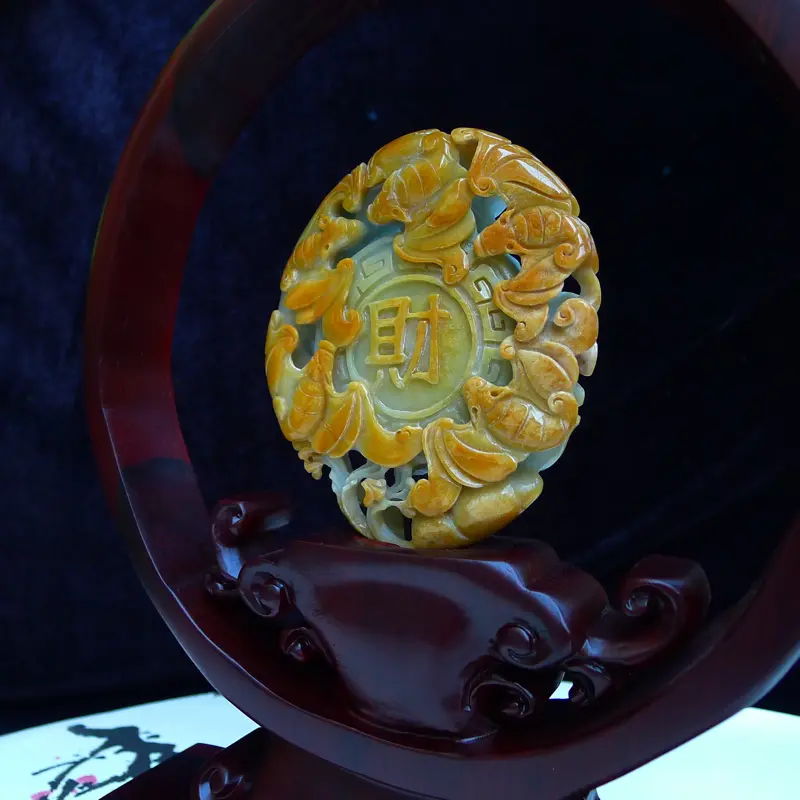 【天然翡翠黄翡双彩五福临门,财源广进精品小摆件。裸石尺寸110*100*25mm 精美檀木座300*235*70mm 玉石重0.39公斤 雕工精美,寓意吉祥。自摆,送礼佳物】图7