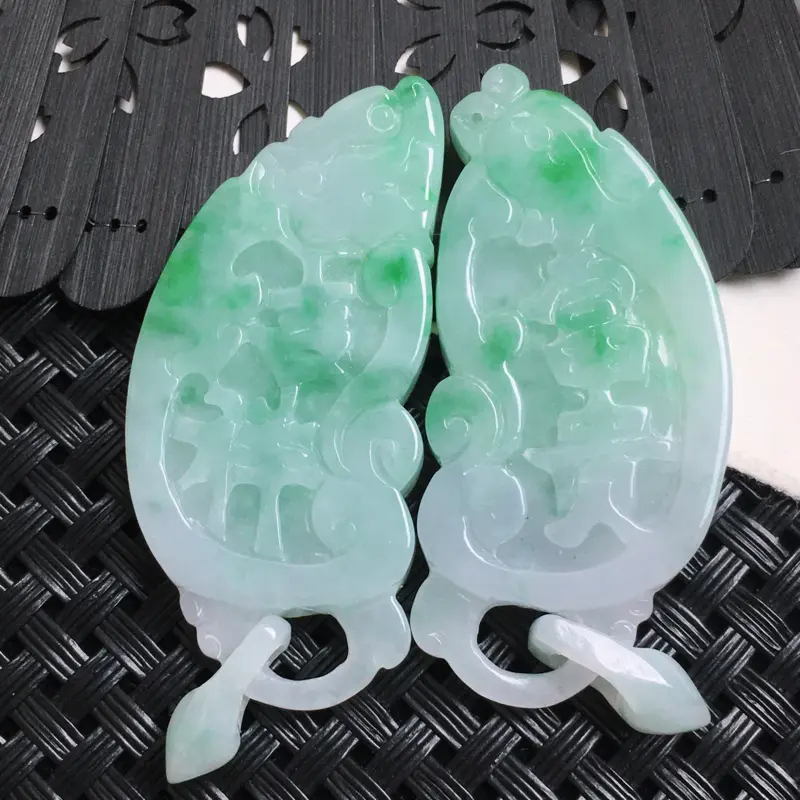 【天然A货-飘绿吉祥富贵吊坠一对_种好,玉质细腻,水头饱满,形体漂亮,水润精致,上身效果佳,尺寸58.2*22.7*7mm】图8