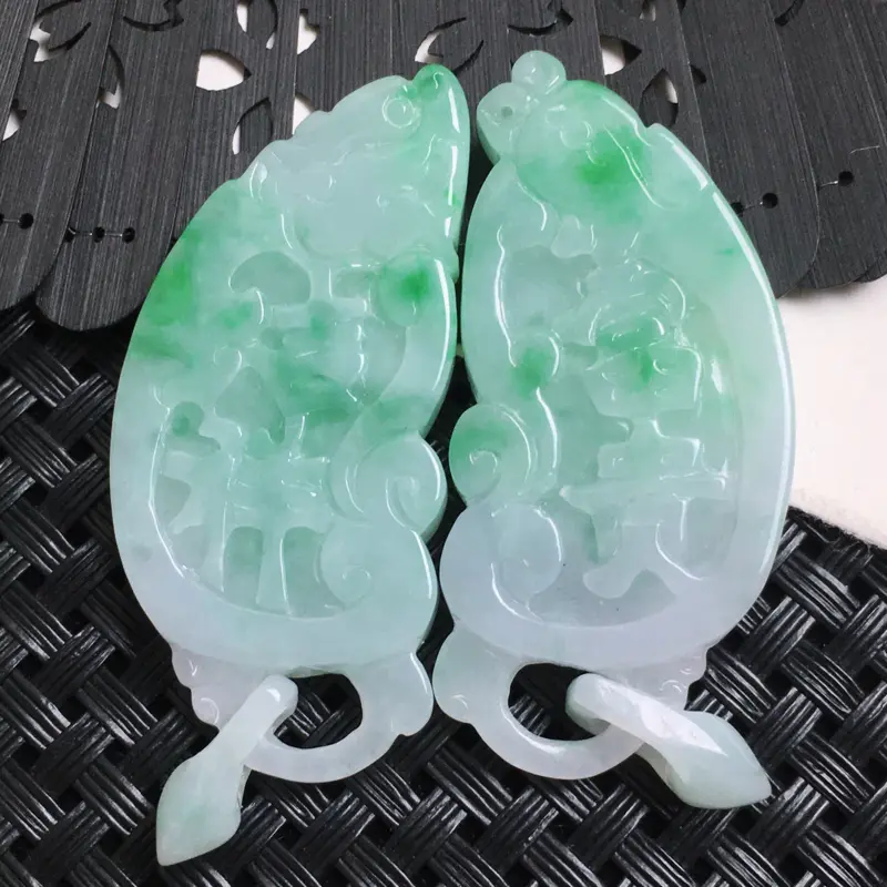【天然A货-飘绿吉祥富贵吊坠一对_种好,玉质细腻,水头饱满,形体漂亮,水润精致,上身效果佳,尺寸58.2*22.7*7mm】图9