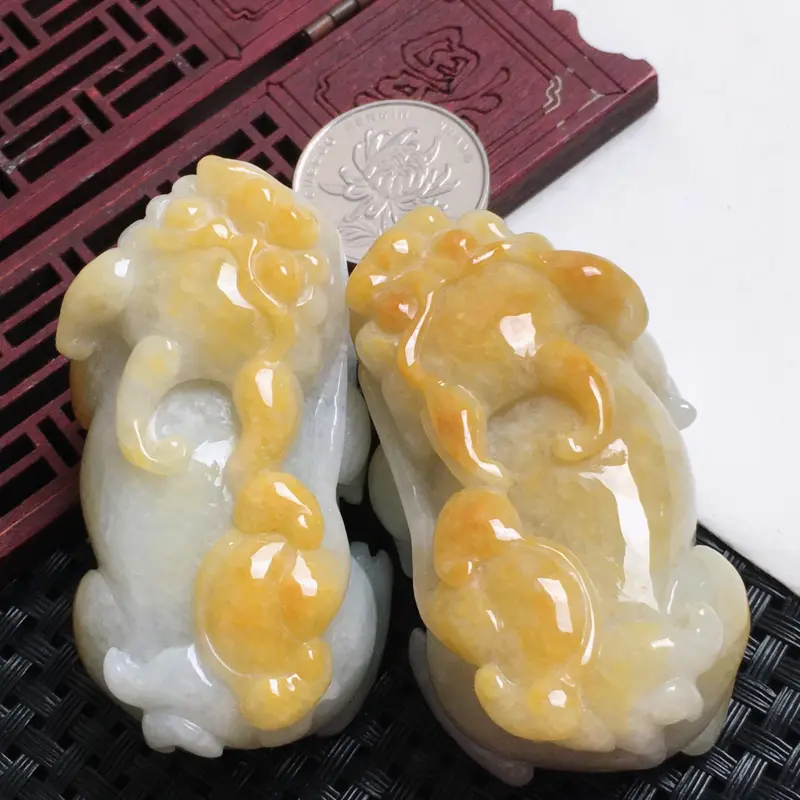 【天然翡翠A货-黄翡招财貔貅吊坠一对_种好,玉质细腻,水头饱满,工艺精美,水润精致,上身效果佳,尺寸64.1*36.5*28.8mm】图4