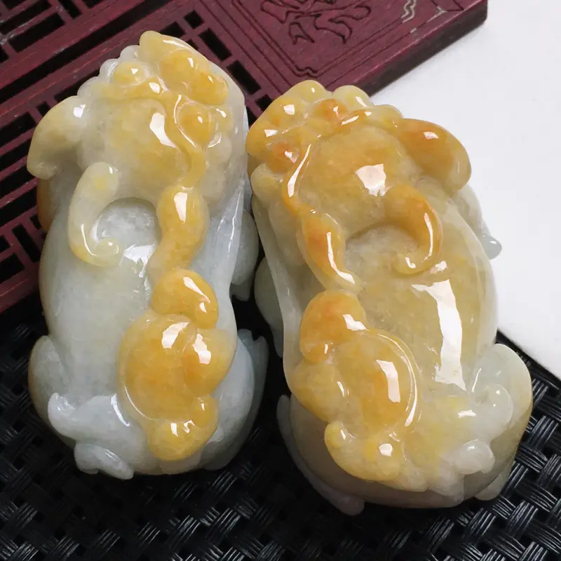 【天然翡翠A货-黄翡招财貔貅吊坠一对_种好,玉质细腻,水头饱满,工艺精美,水润精致,上身效果佳,尺寸64.1*36.5*28.8mm】图3