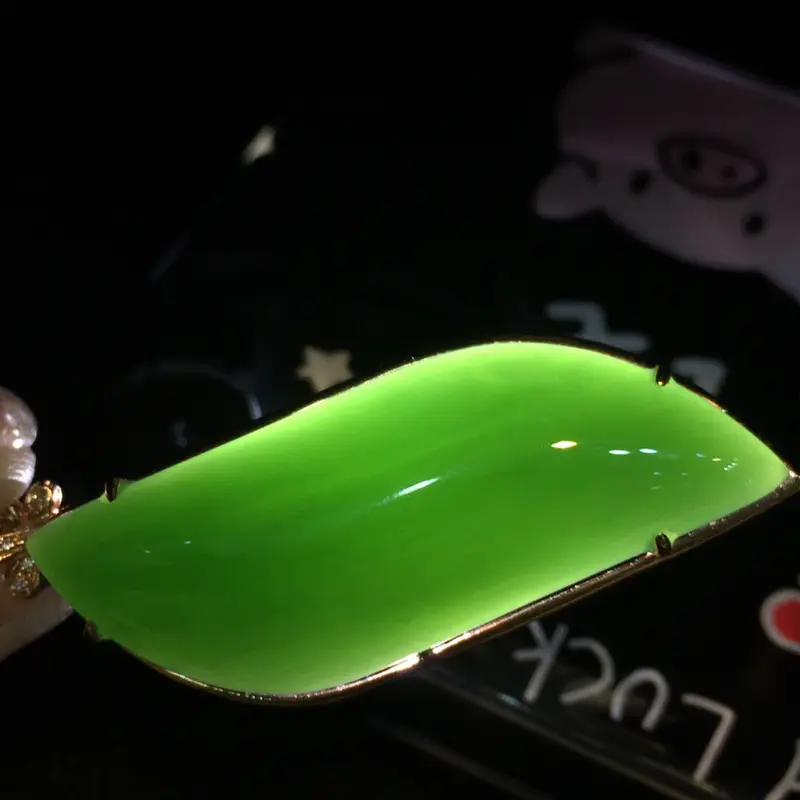 【整体规格:56.4/16.9/9/mm
裸石规格:42.3/14.8/mm
新品推出,天然和田玉碧玉、【碧玉随形吊坠】、18k金镶嵌,南非钻石,款式设计时尚大方、佩戴效果佳,保一生平安】图7