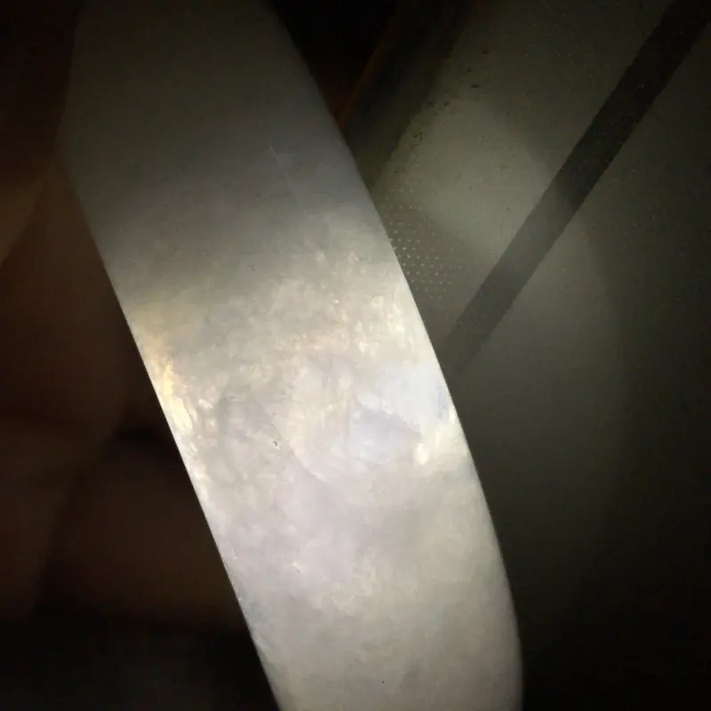 【贵妃53-54适合正圈51-52佩戴,天然A货翡翠-莹润优雅,精美春带彩,质地细腻,颜色漂亮,贵妃玉手镯 ,尺寸圈口53.6/49.0/14.4/7.3 111055】图11