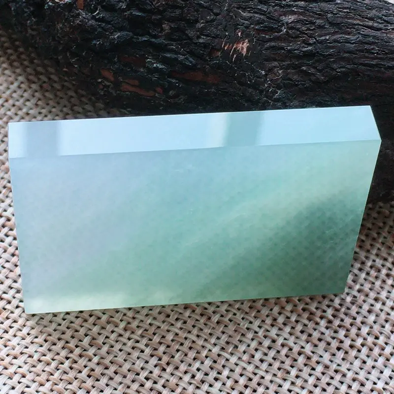 【自然光实拍,缅甸a货翡翠,冰润素面牌,种水好,玉质细腻,通过,颜色漂亮,形体好,厚装,镶嵌佳品】图5