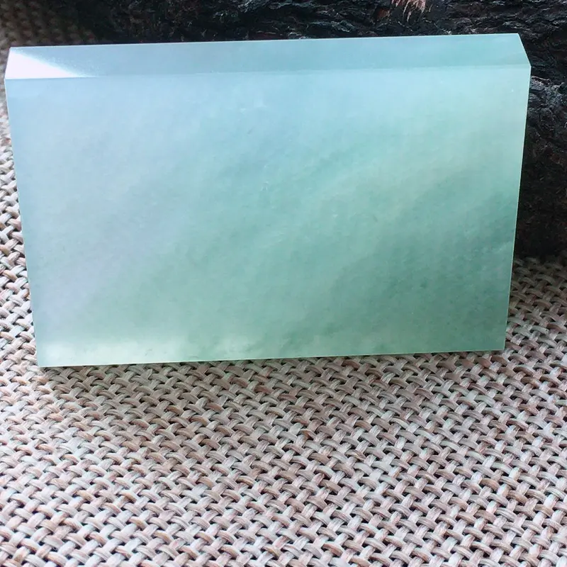 【自然光实拍,缅甸a货翡翠,冰润素面牌,种水好,玉质细腻,通过,颜色漂亮,形体好,厚装,镶嵌佳品】图4