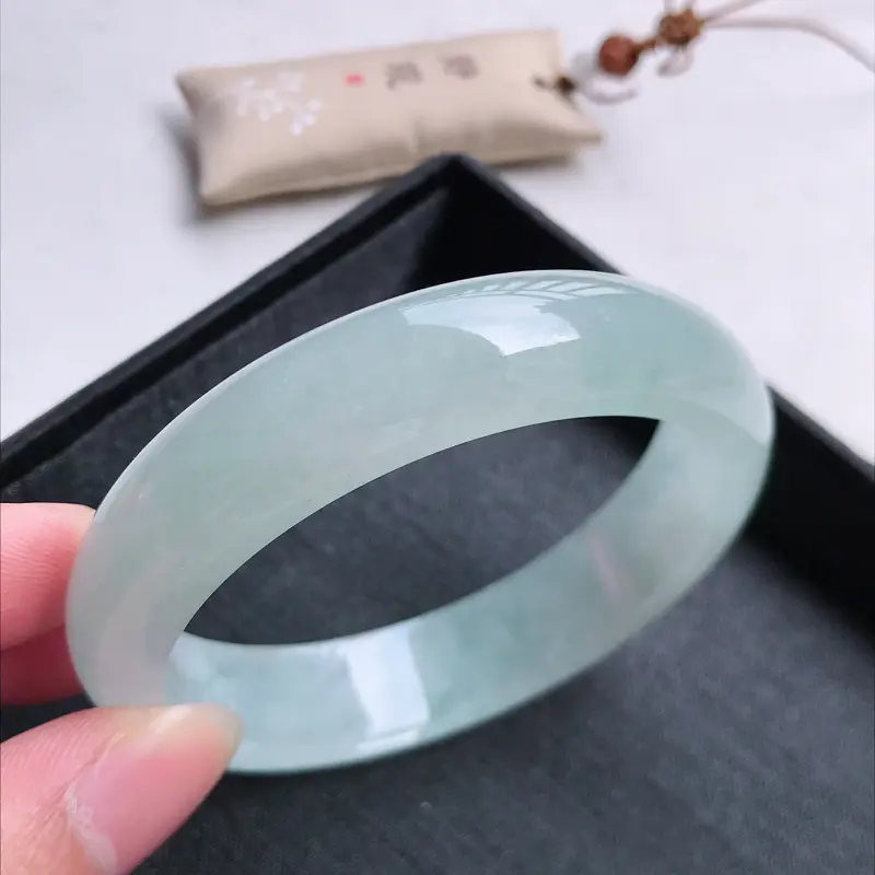 【正圈57,尺寸:57*13.8*7.5,缅甸天然翡翠好种冰润老坑手镯,质地细腻,种老,水润幼洁全胶感,冰晴绿,小暗纹,颜色漂亮。111317】图6