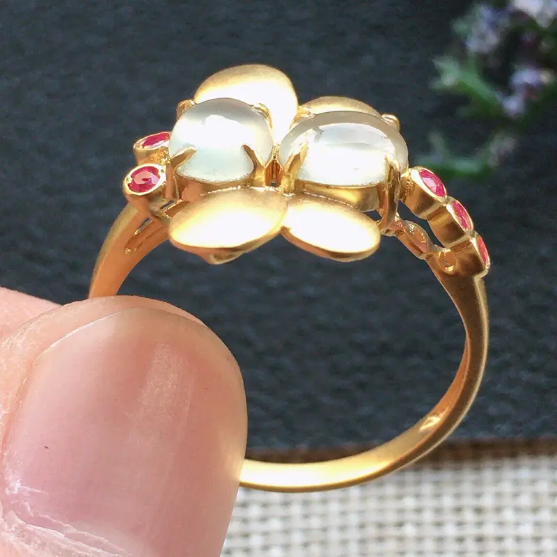 【精品翡翠18K戒指,雕工精美,玉质莹润,尺寸:内径:17.3MM,裸石尺寸:5.4*4.3*1.8MM,总质量:2.4g】图7