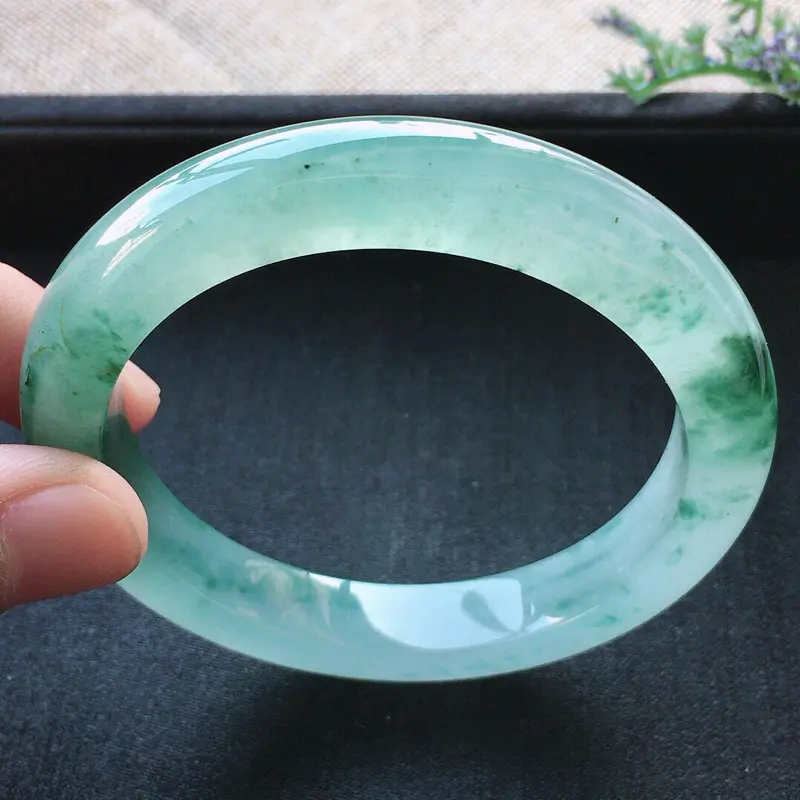 【精品翡翠手镯,雕工精美,玉质莹润,尺寸:内径:57MM,玉:11*9MM,总质量:57.4g】图7