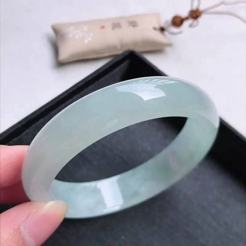 【正圈57,尺寸:57*13.8*7.5,缅甸天然翡翠好种冰润老坑手镯,质地细腻,种老,水润幼洁全胶感,冰晴绿,小暗纹,颜色漂亮。111317】图8