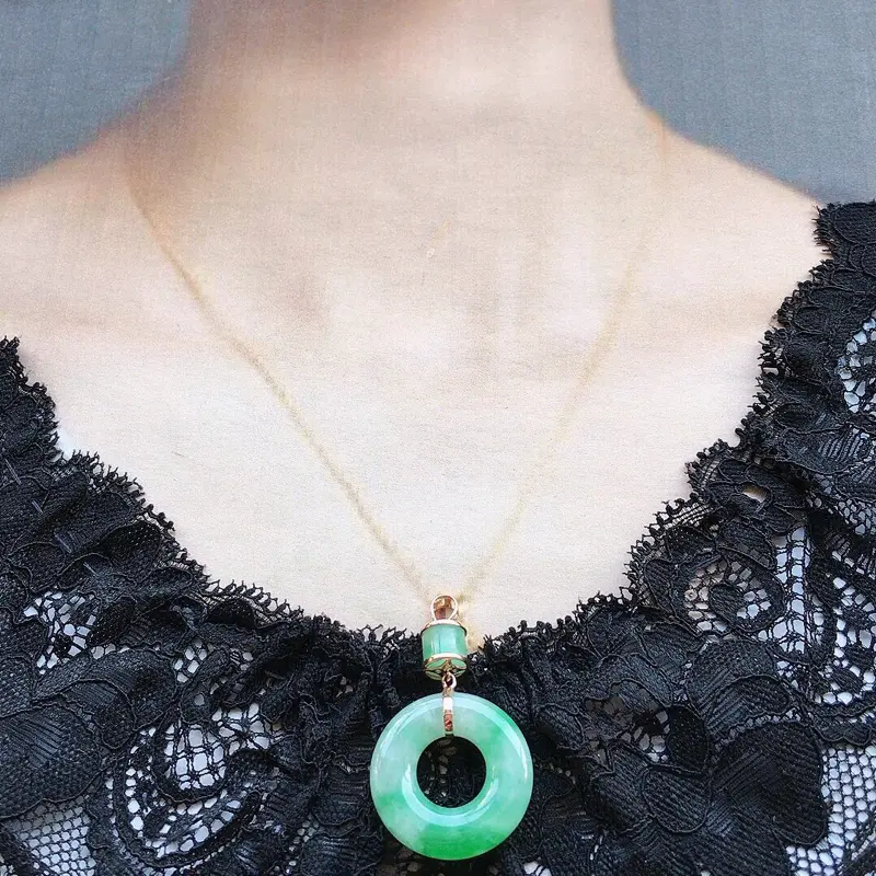 【精品翡翠18K吊坠,雕工精美,玉质莹润,尺寸:裸石尺寸:23.6*5.6MM,总质量:6.6g】图8