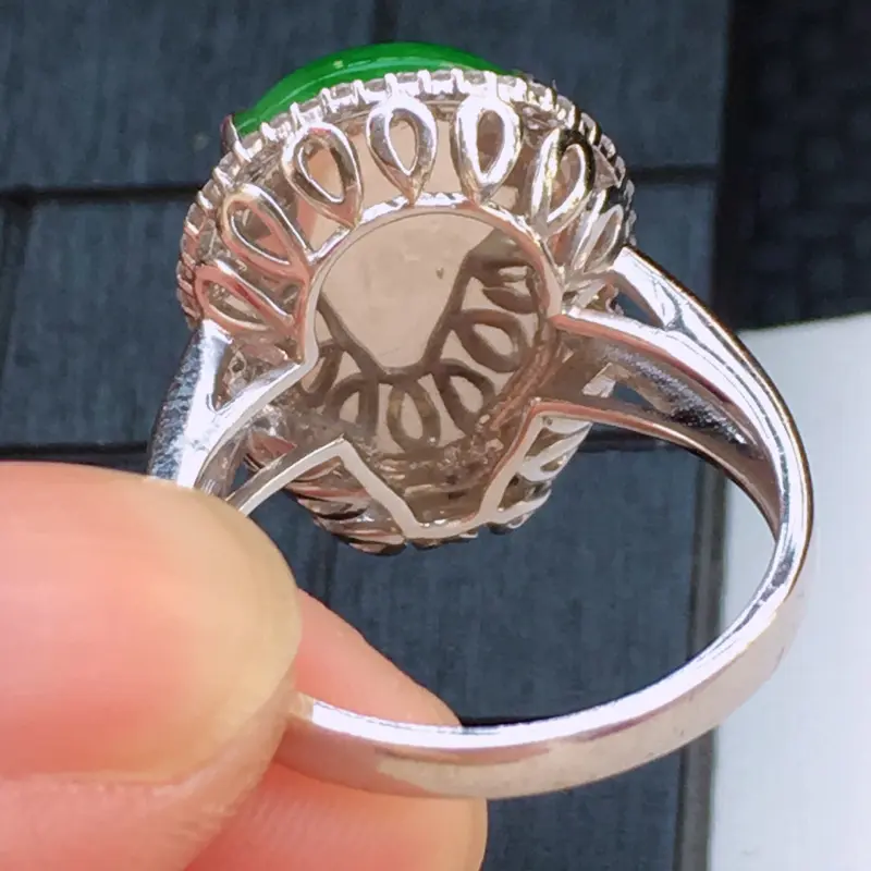 【翡翠a货,18K金伴钻糯化种满色阳绿精美翡翠葫芦戒指,玉质细腻,底色漂亮,上身高贵,尺寸连金17.9/14.3/9.8,裸石14.3/10.8/5.0,内径17.0,14号圈口】图3