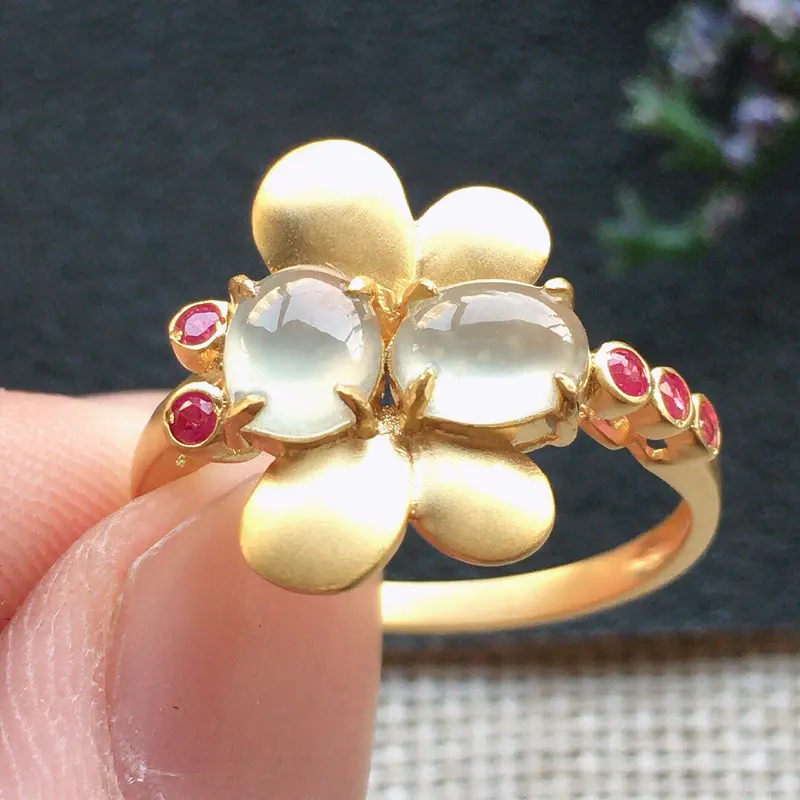 【精品翡翠18K戒指,雕工精美,玉质莹润,尺寸:内径:17.3MM,裸石尺寸:5.4*4.3*1.8MM,总质量:2.4g】图4