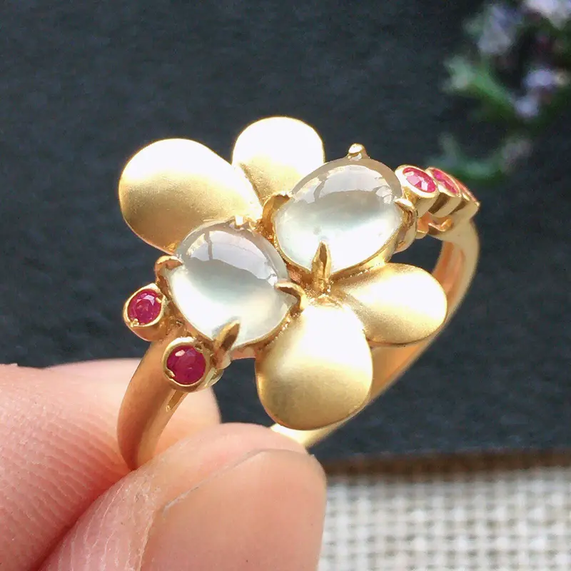 【精品翡翠18K戒指,雕工精美,玉质莹润,尺寸:内径:17.3MM,裸石尺寸:5.4*4.3*1.8MM,总质量:2.4g】图3
