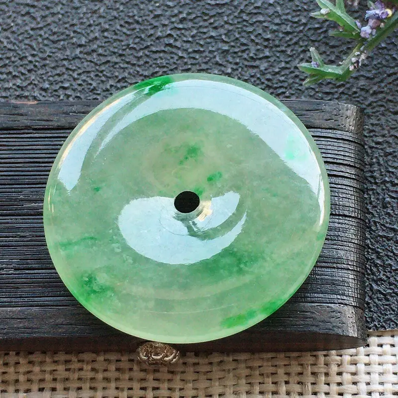 【精品翡翠平安扣吊坠,雕工精美,玉质莹润,尺寸:玉:27.4*4.5MM,总质量:7.4g】图5