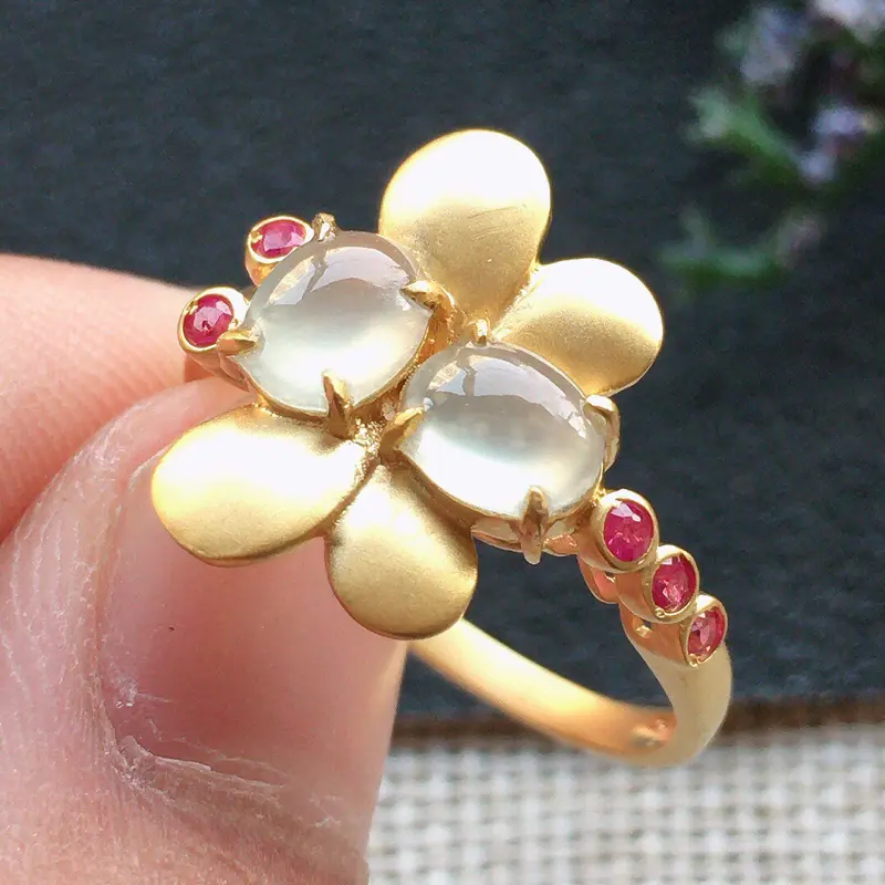 【精品翡翠18K戒指,雕工精美,玉质莹润,尺寸:内径:17.3MM,裸石尺寸:5.4*4.3*1.8MM,总质量:2.4g】图5