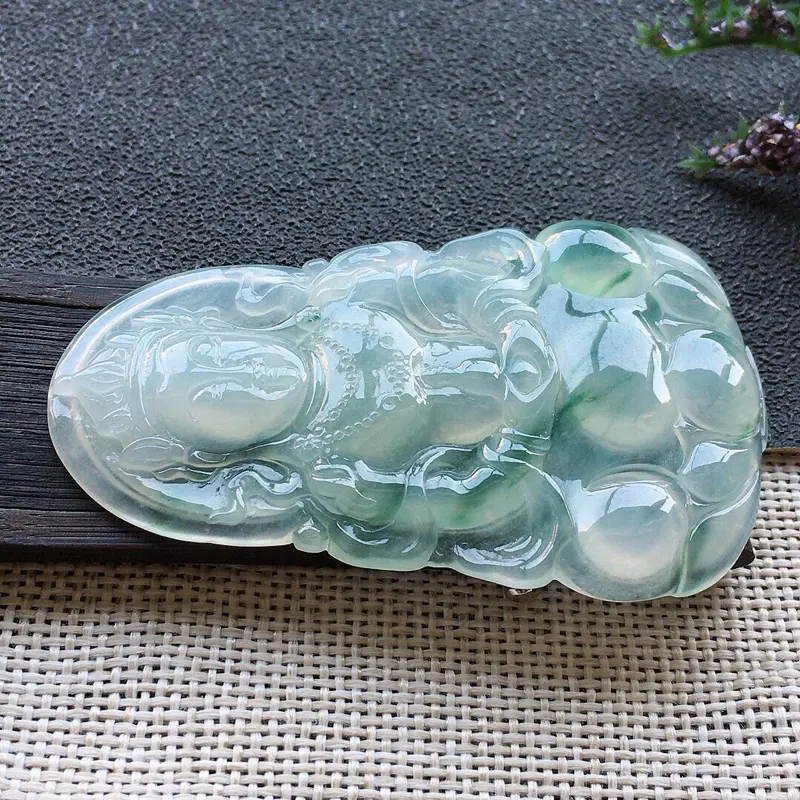 【精品翡翠观音吊坠,雕工精美,玉质莹润,尺寸:玉:60.9*37.1*5MM,总质量:17.8g】图6