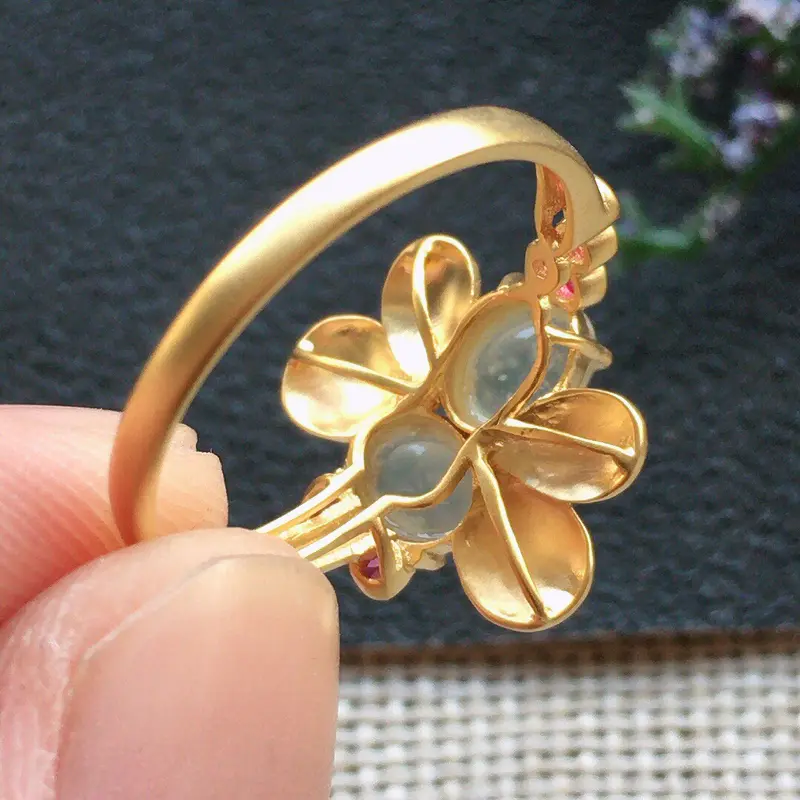 【精品翡翠18K戒指,雕工精美,玉质莹润,尺寸:内径:17.3MM,裸石尺寸:5.4*4.3*1.8MM,总质量:2.4g】图6
