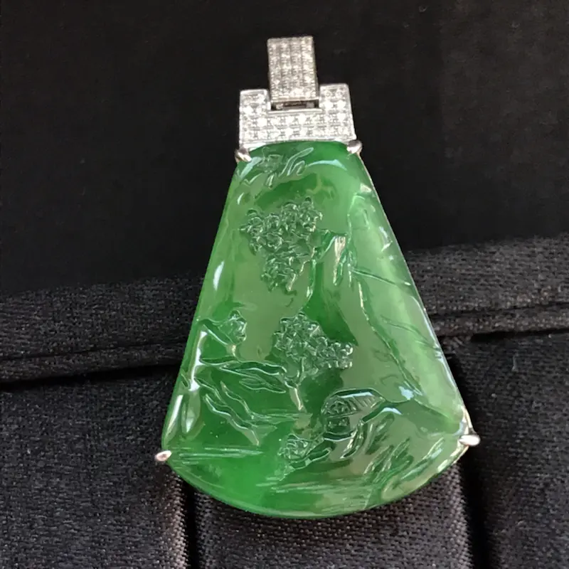 【天然翡翠A货,18K金伴钻镶嵌,满绿山水吊坠,高品质,色泽鲜艳,饱满圆润,玉质细腻,款式新颖独特,质量超赞,高性价比】图4
