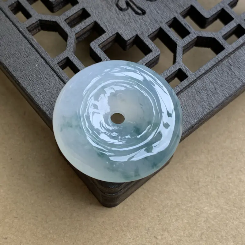 【A货翡翠 冰种飘花平安扣吊坠 尺寸27*6.4mm 种水好,莹润通透,雕工精美,飘花灵动】图3