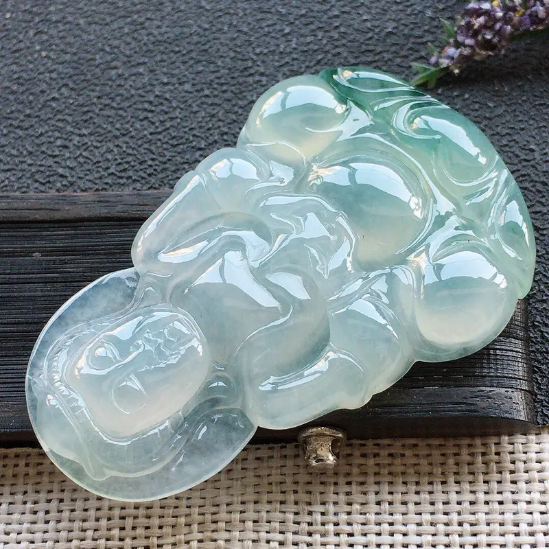 【精品翡翠观音吊坠,雕工精美,玉质莹润,尺寸:玉:57.7*34.5*6.1MM,总质量:17.5g】图4