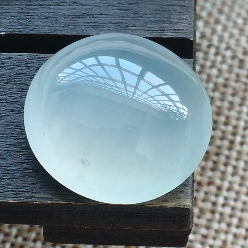 【自然光实拍,缅甸a货翡翠,蛋面,大颗饱满,玉质莹润,】图3