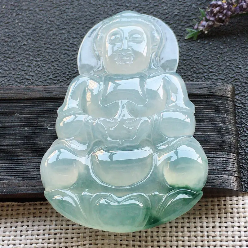 【精品翡翠观音吊坠,雕工精美,玉质莹润,尺寸:玉:57.7*34.5*6.1MM,总质量:17.5g】图1